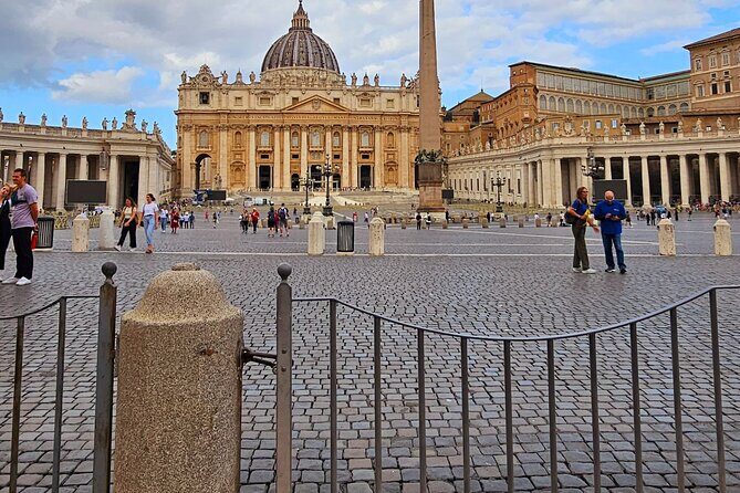 St. Peter's Basilica Dome to Underground Grottoes Tour - St. Peter’s Square: the best warm-up for Bernini’s tricks