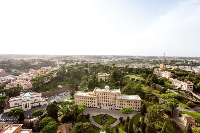 St Peter's Basilica Express Guided Tour with Dome Climb - Dress code and restrictions: plan this before you leave the hotel