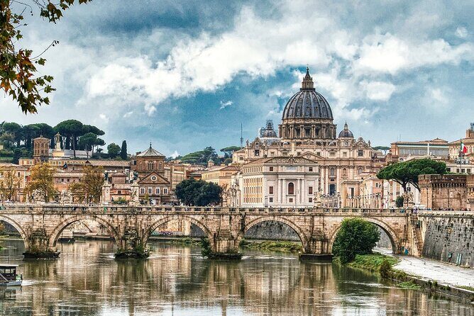 St. Peter's Basilica, Square and Papal Grottoes Guided Tour - The queue reality: security checks that can change your day