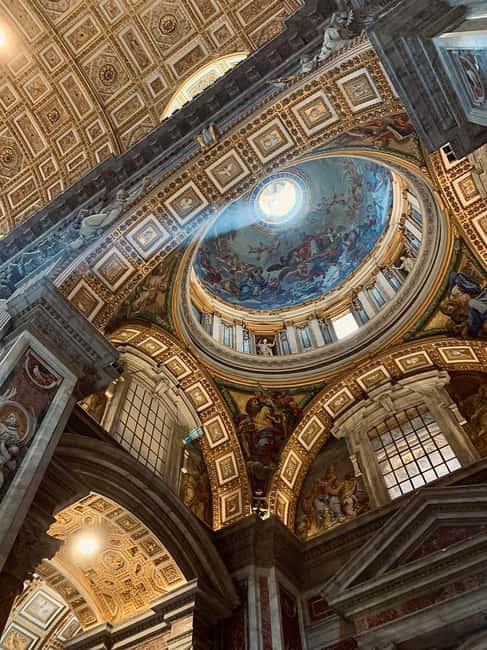 St Peter's Basilica tour with Dome and Crypts(Papal Tomb) - Meeting at St. Peter’s Square: The green Coffee Kiosk moment