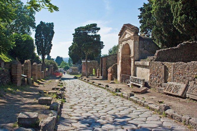 Stories of Pompeii: Small Group tour with archeology expert guide - Why this 2-hour Pompeii tour is a good value