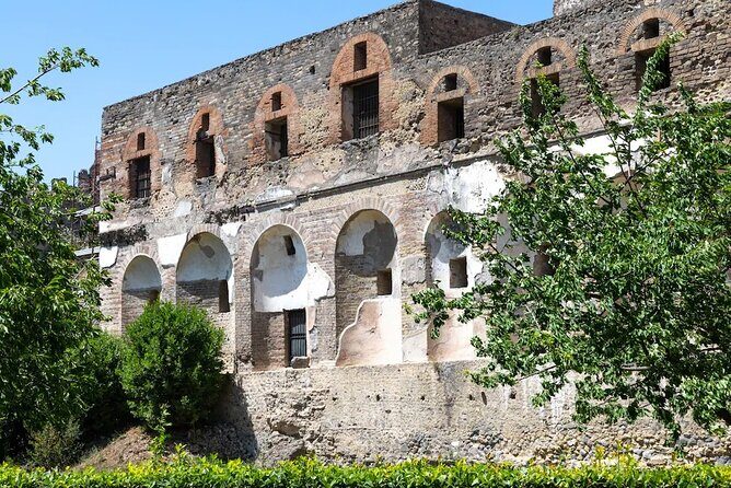Stories of Pompeii: Small Group tour with archeology expert guide - Theatre stop: entertainment as a window into Roman life