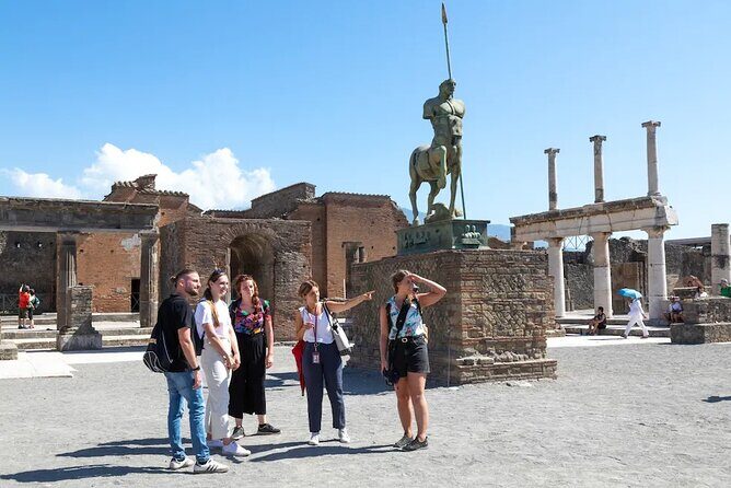 Stories of Pompeii: Small Group tour with archeology expert guide - Brothel and everyday contrasts: how a guided story changes perception