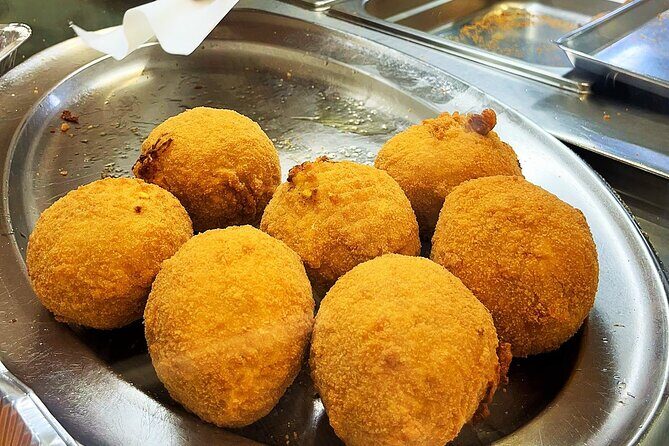 Street food and pasta in Rome - Trastevere street food starts at Santa Maria’s golden mosaics
