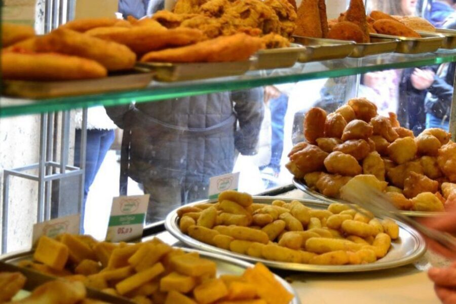 Street food tour: the Neapolitan culinary art - Where Your Tour Starts by Mura Greche
