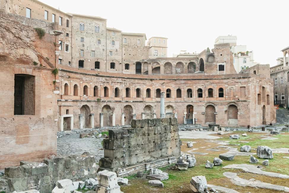 Sunrise in Rome: Small Group E-Bike Tour & Italian breakfast - Piazza Navona early morning: iconic shape, calmer atmosphere