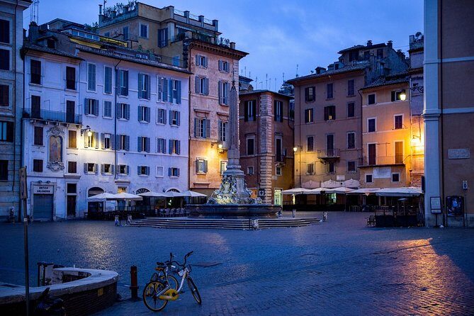 Sunset in Rome Sightseeing and Piazzas with appetizer - The guides: friendly, answer-questions energy