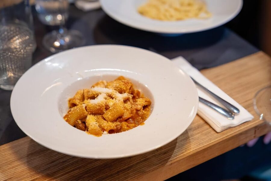 Taste of Tuscany: Food & Wine tour with Florentine Cuisine - The Florence walking portion: How the guide connects the dots between dishes and place