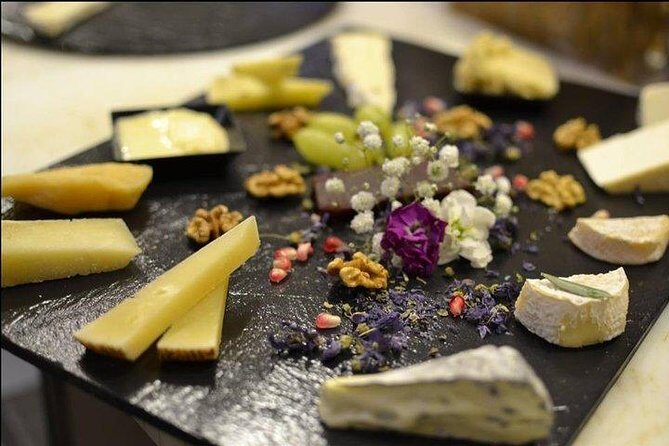 Taste Rome: Exploring Trastevere’s Culinary Secrets with a Local - Carbonara and the Wine-Offered Moment