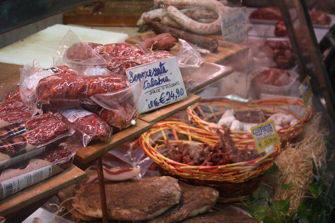 Tasty Trastevere Street Food Tour in Rome from Tiberine Island to Ponte Sisto - Guides make or break a food tour (this one has strong personalities)