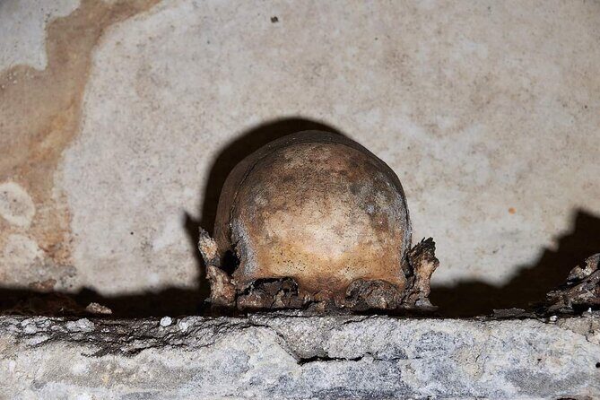 The Mystery of Naples Saga: The Skull with ears - Via San Gregorio Armeno moments: craft, not crowds