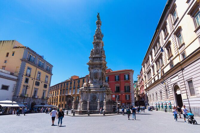 The Perfect Private Walking Tour of Naples with Exclusive Guide - Artichokes, lunch energy, and the smaller symbols: Fontana del Carciofo
