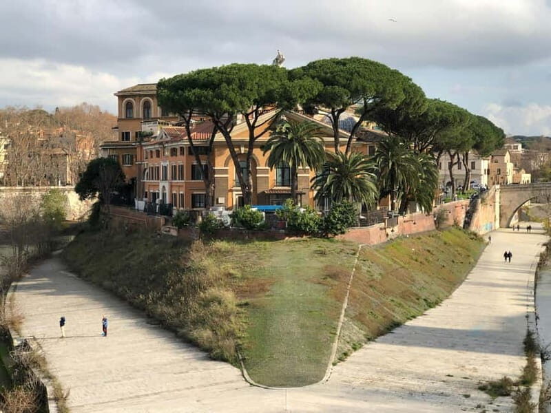 Tiber Island and Ghetto - Getting Oriented: Meeting on Tiber Island’s Obelisk Church