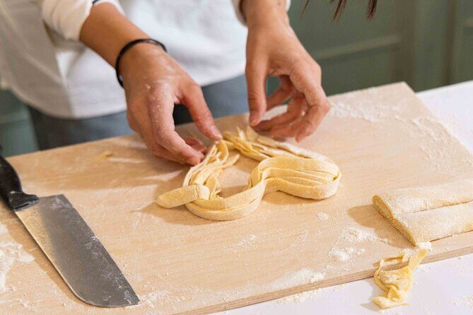 Top Class of Ravioli, Fettuccine and Tiramisu Workshop in Rome - Fettuccine workshop: making wide pasta and pairing it with the right sauce