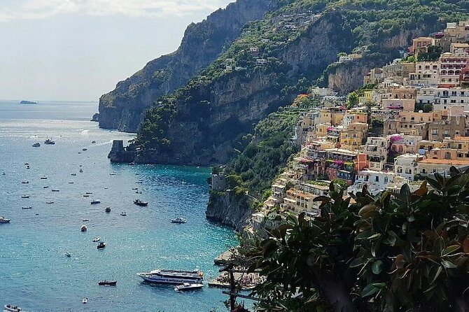 TOUR : EXCLUSIVE AMALFI COAST : Positano Sorrento Pompeii - A full-day Naples combo that strings together coast + ruins