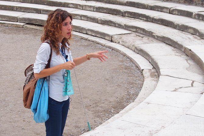 Tour in the ruins of Pompeii with an archaeologist - Practical notes: mobile ticket, public transport, animals