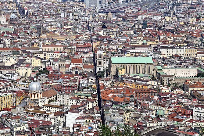 Tour Naples Historical Center and Underground Naples - Via San Gregorio Armeno: shopping lanes and small crafts
