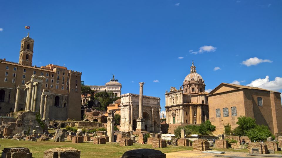 Tour of Colosseum & Roman Forum with Dutch Guide - Colosseum Time: 1 Hour of Gladiators, Lion Fights, Sea Battles, and Executions