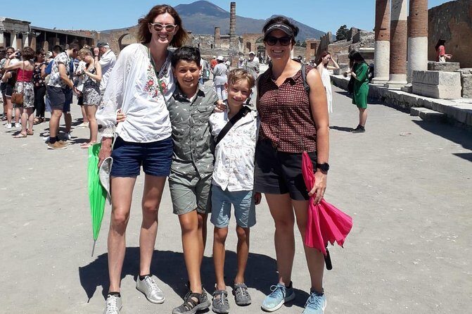 Tour of Pompeii for families with Transfer from Naples & Sorrento - Stop 2: Foro de Pompeya and the center of daily life