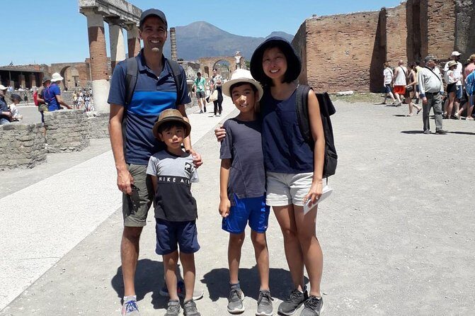 Tour of Pompeii for families with Transfer from Naples & Sorrento - Stop 3: Casa del Menandro and what a domus really means