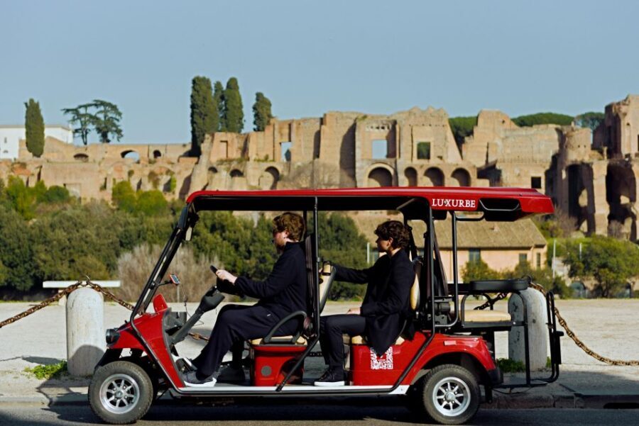Tour of Rome in Golf Cart: Seven Hills of Rome - Piazza Venezia and the Vittoriano: the view that puts Italy in one frame