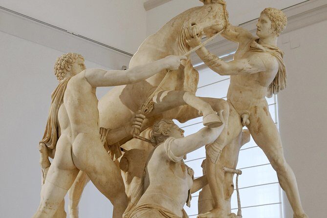 Tour of the Archaeological Museum of Naples - Entering the galleries with Pompeii and Herculaneum in your head