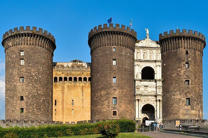 Tour of the Monumental Naples with an art expert - Spanish Quarters murals: where Naples talks back in color