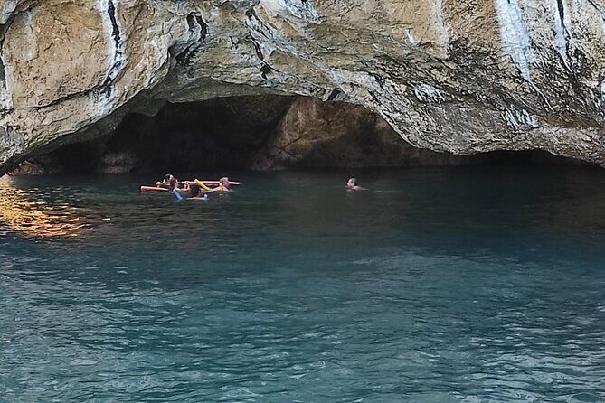 Tour the Journey of Ulysses from Sperlonga to Gaeta - Montagna Spaccata and the Santuario Trinità inlet: the “wow” pass by boat