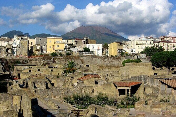 Tramvia Napoli: Transfer to Herculaneum Ruins + Vesuvius - Pickup routes in Naples: where you board and why it matters