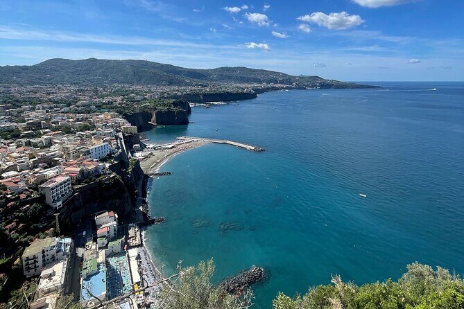 Transfer from Naples airport to Sorrento - The 15-Minute Photo Stop: A Quick Scenic Breather
