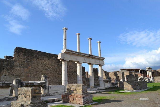 Transfer from Naples to Positano with 2 hours Private Tour in Pompeii - The fast, guided walk: Basilica, Foro, and the main street