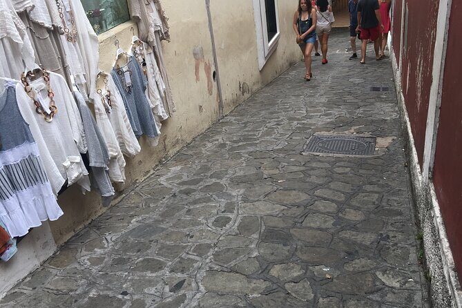Transfer from Naples to Positano with a stop at Pompeii or Positano to Naples - Side-by-side: Naples to Positano versus Positano to Naples