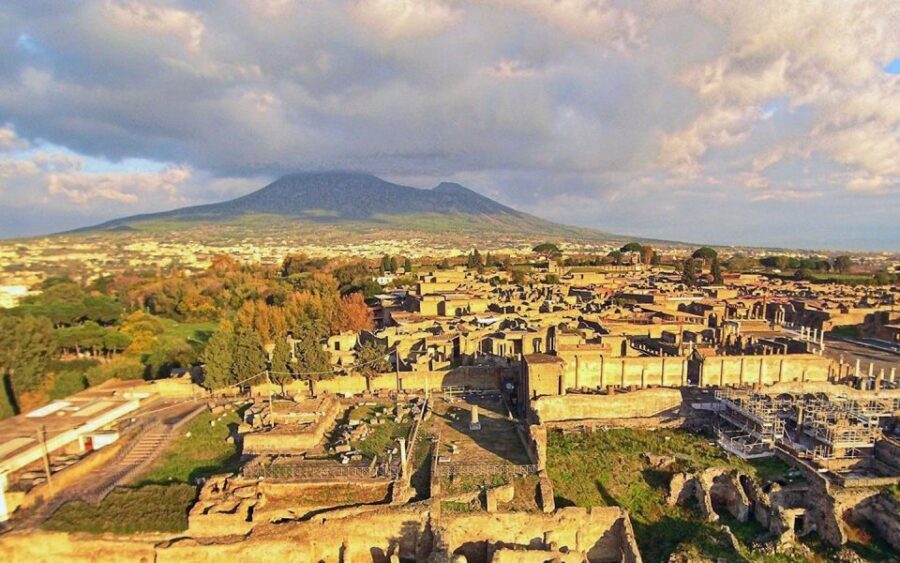 Transfer from Sorrento to Naples & 2hr stop at Pompeii site - Key highlights worth your attention