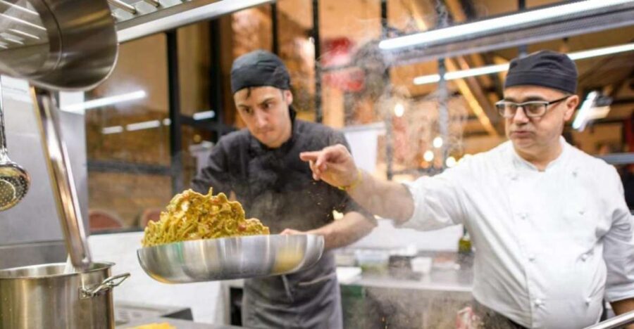 Trastevere Food Tour with Fine Wine - Stop 1: Welcome refreshments and street food to get you rolling