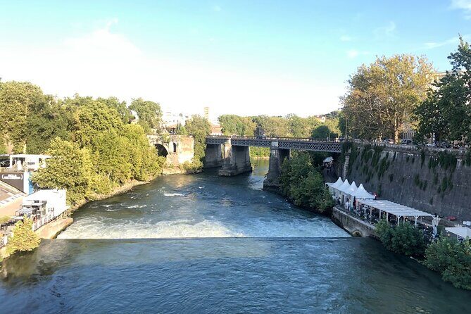 Trastevere Like a Local Food Tour with 7+ Food Tastings & Wines - Stops 2 and 3: Piazza in Piscinula and the Mattei Houses area