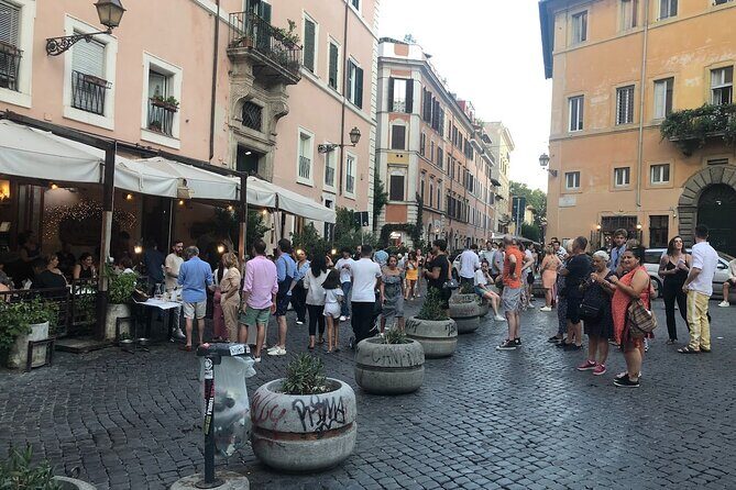 Trastevere Like a Local Food Tour with 7+ Food Tastings & Wines - Stop 4: Vicolo del Moro and La Renella bakery vibes