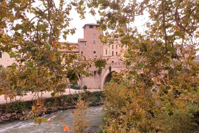 Trastevere Private Food & Wine Tour with Expert Guide - Entering Trastevere with the right game plan
