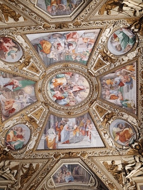 Trastevere, the neighborhood of the first Christians - Starting at Basilica di Santa Maria in Trastevere: the story begins in the right place