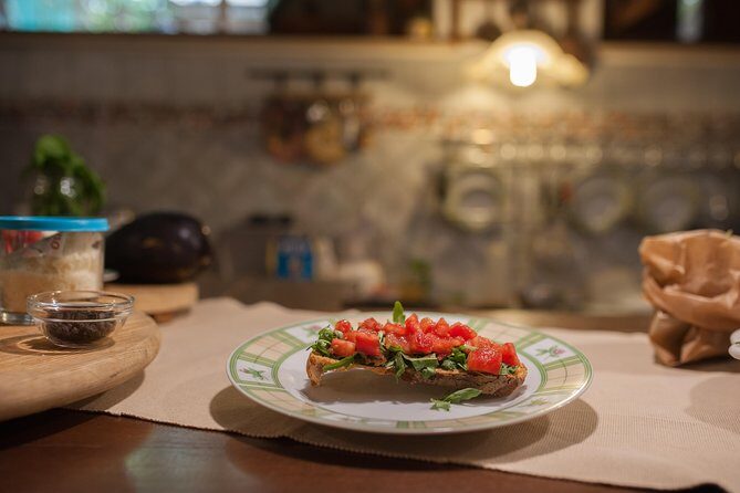 Typical Dining & Cooking Demo at Local's Home in Rome - Roman second courses: mastering classics like saltimbocca and coda