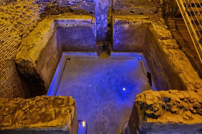 Underground of Trevi Fountain, Spanish Steps PRIVATE TOUR - Trevi Fountain (20 minutes): the “show,” plus the structure behind it