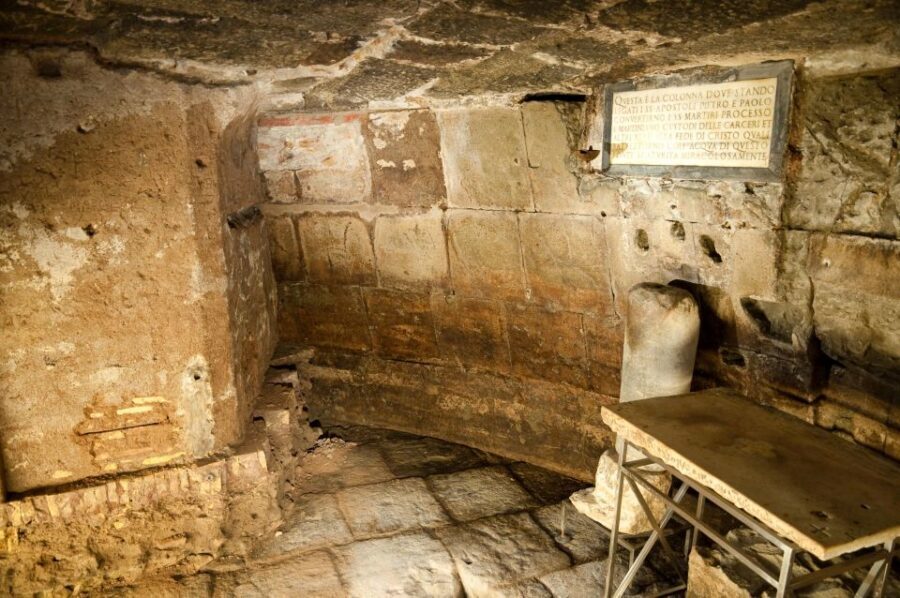 Underground Rome: Catacombs and Mamertine Prison Tour - Roman Catacombs: tunnels, inscriptions, and the point of the low light