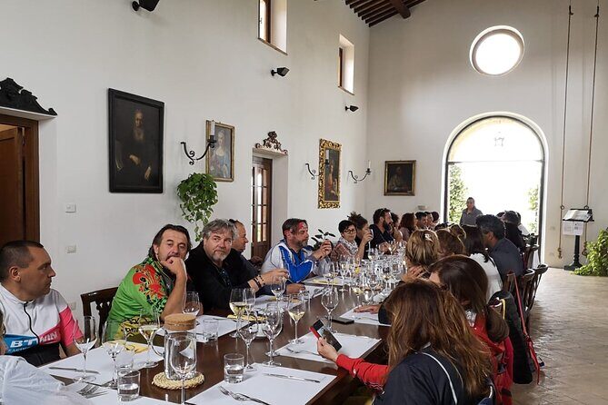 Unique EnoBike experience with tasting in 2 excellent wineries - Guide pace and photo stops: how to stay together and enjoy the scenery