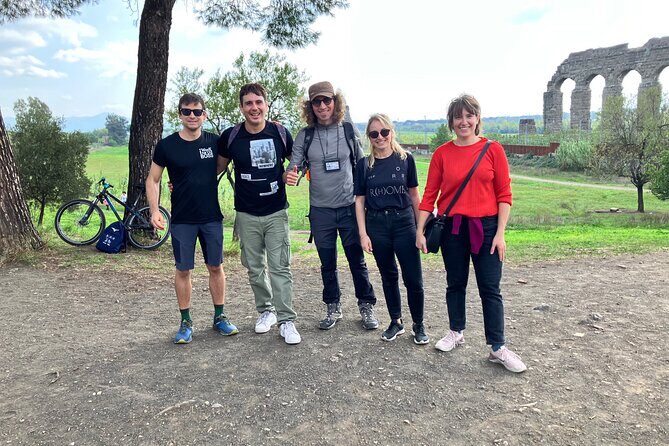 Urban Hike to the Aqueduct Park in Rome - Tor Fiscale Park: Nature Meets Ancient Water Structures