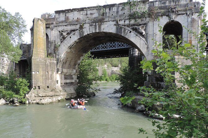 Urban Rafting on Rome's Tiber River - The raft ride itself: calm paddling, then two fun rapids