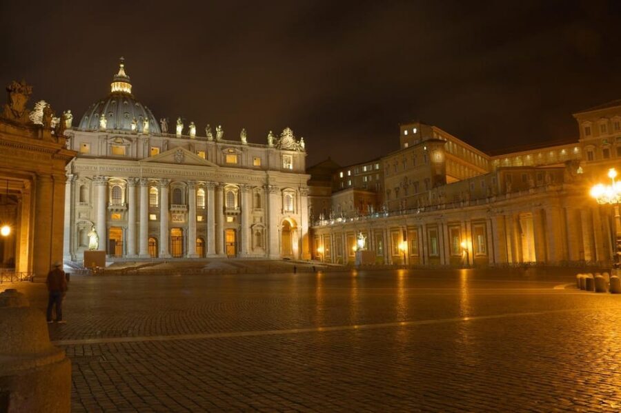 Vatican City: Guided Tour of the Papal Audience - Meeting Point at Ave Roma Tabaccheria and How You’ll Get Oriented