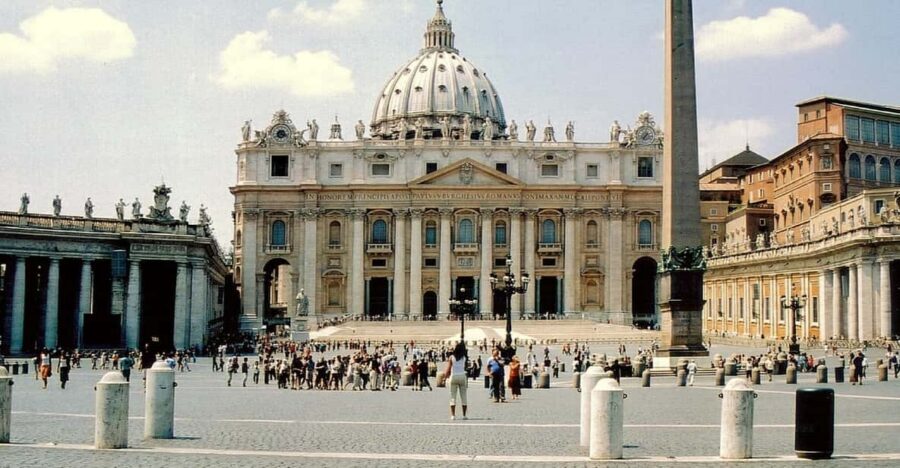 Vatican City: St Peters Basilica and Papal Tombs Guided Tour - Meeting, Security, and St. Peter’s Square Setup