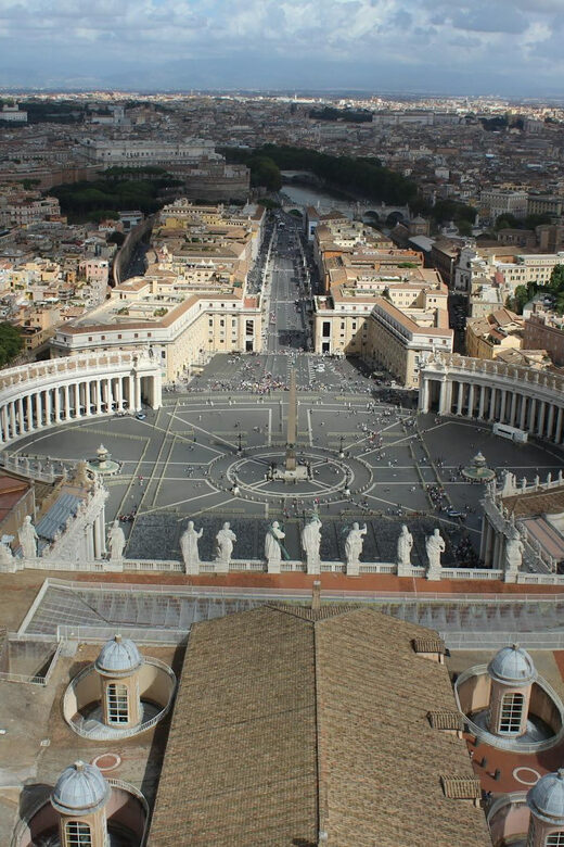 Vatican City: St Peters Basilica and Papal Tombs Guided Tour - Vatican Grottoes and Papal Tombs: What Changes When You Go Underground