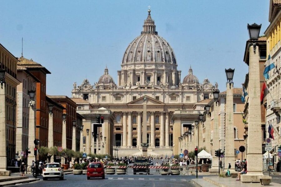 Vatican City: St. Peter's Basilica Walking Tour - St. Peter’s feels less overwhelming with a good guide