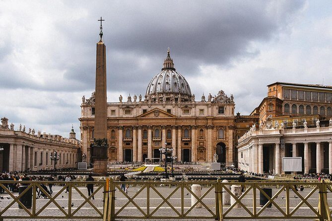 Vatican City & Surroundings PRIVATE TOUR with a Private Guide - Ending near St. Peter’s: turning one tour into a longer Vatican loop