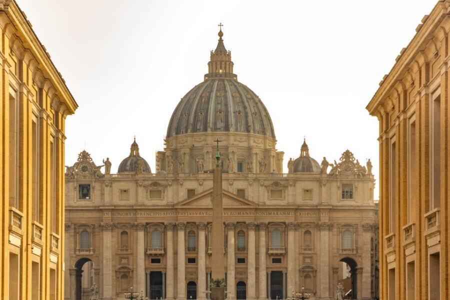 Vatican Museums and Sistine Chapel Ticket with Guide Option - Vatican Museums highlights: Raphael rooms and the long gallery problem